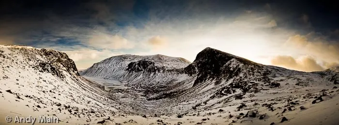 The sun rise over the frozen winter scape  of the Loch Avon Basin.